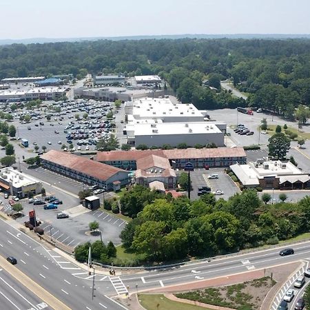 Howard Johnson By Wyndham Columbus Fort Moore Exteriér fotografie