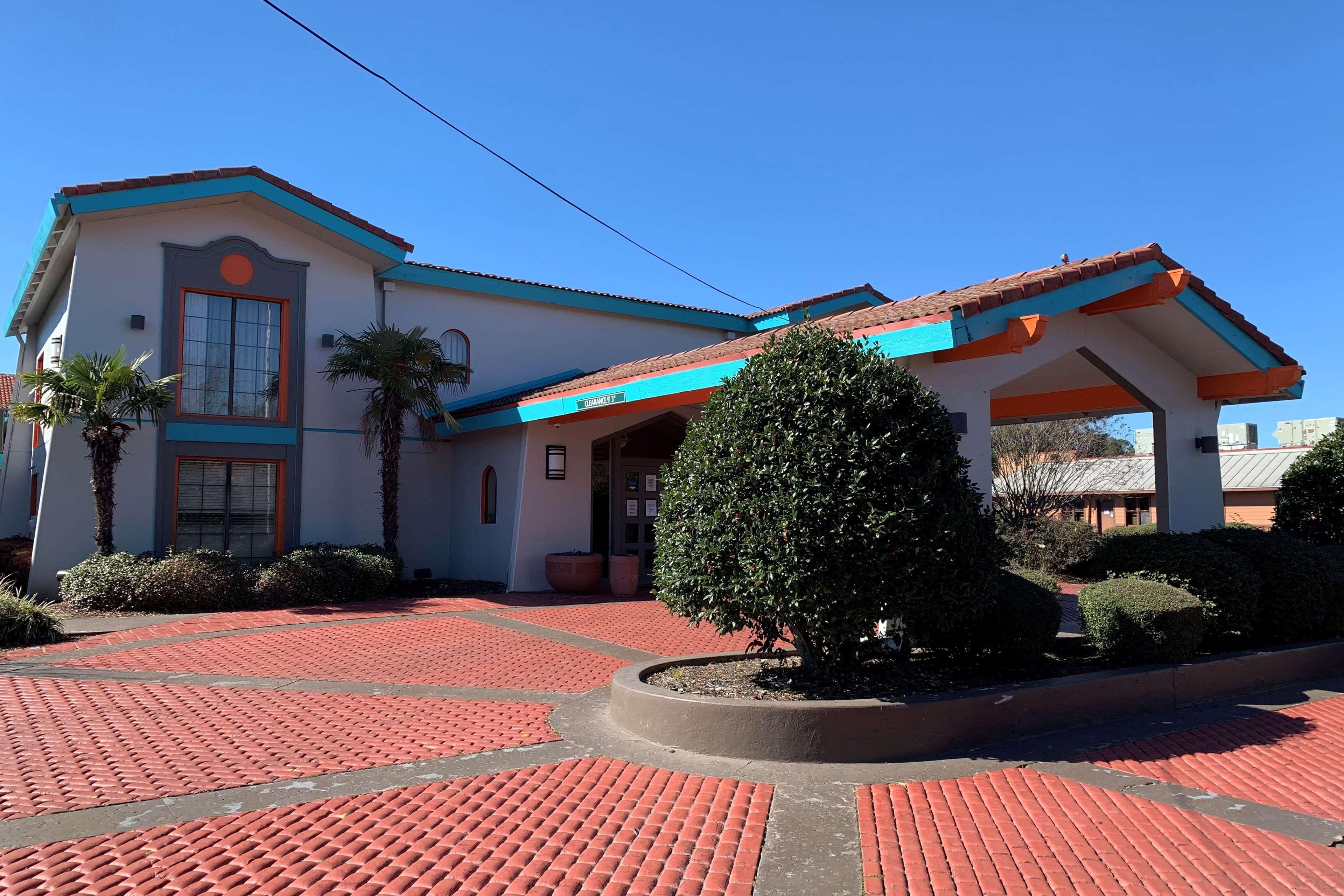 Howard Johnson By Wyndham Columbus Fort Moore Exteriér fotografie