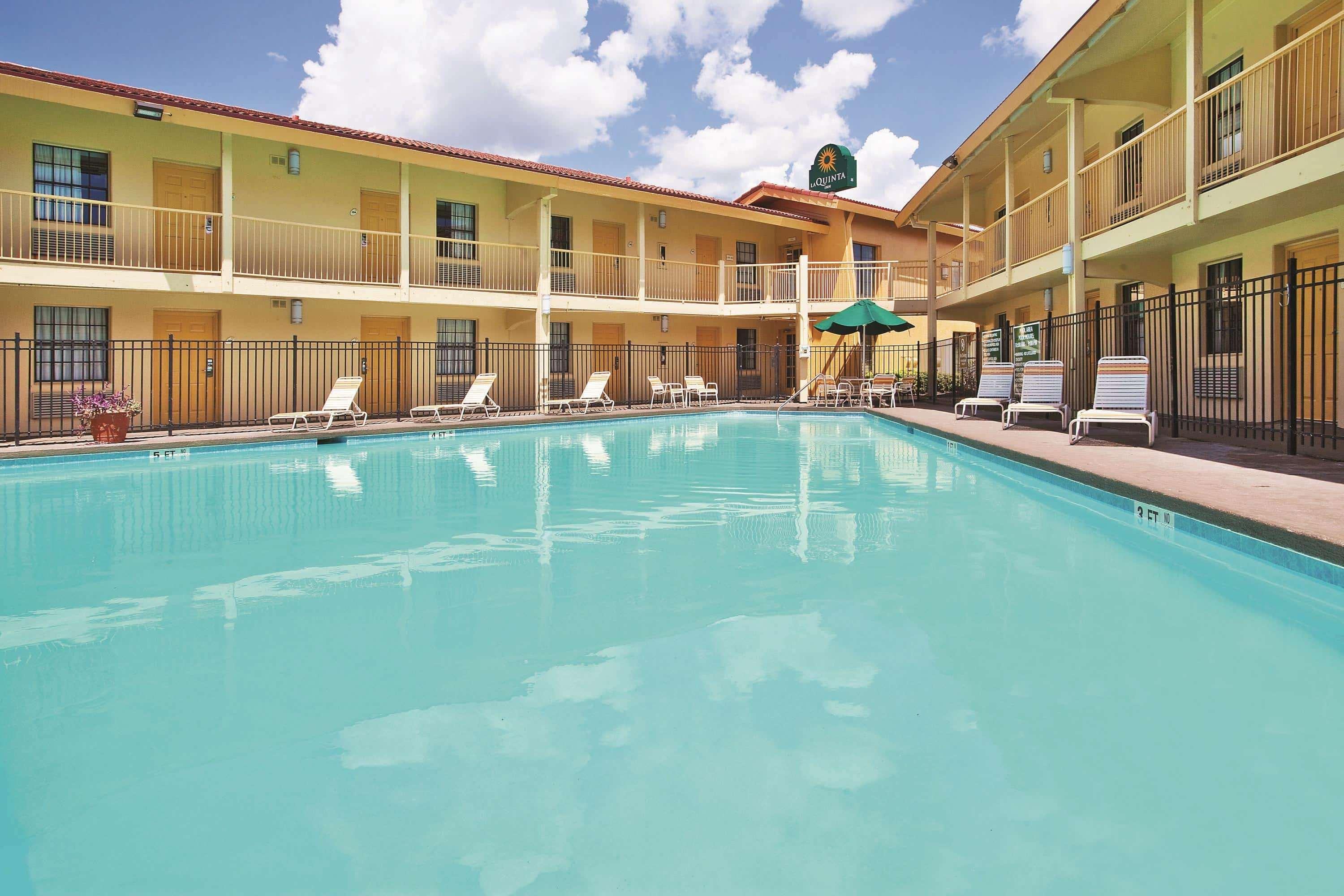 Howard Johnson By Wyndham Columbus Fort Moore Exteriér fotografie