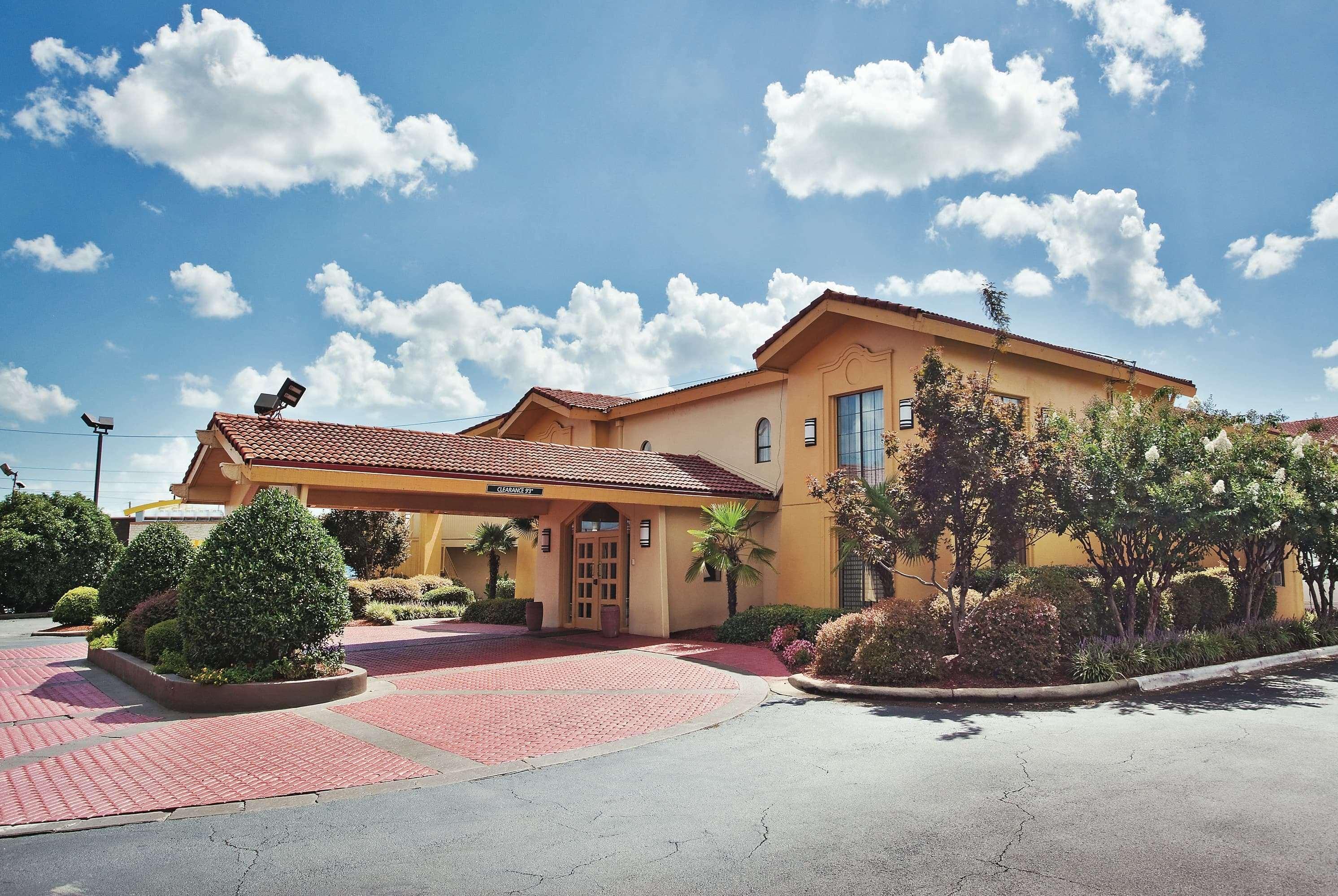 Howard Johnson By Wyndham Columbus Fort Moore Exteriér fotografie