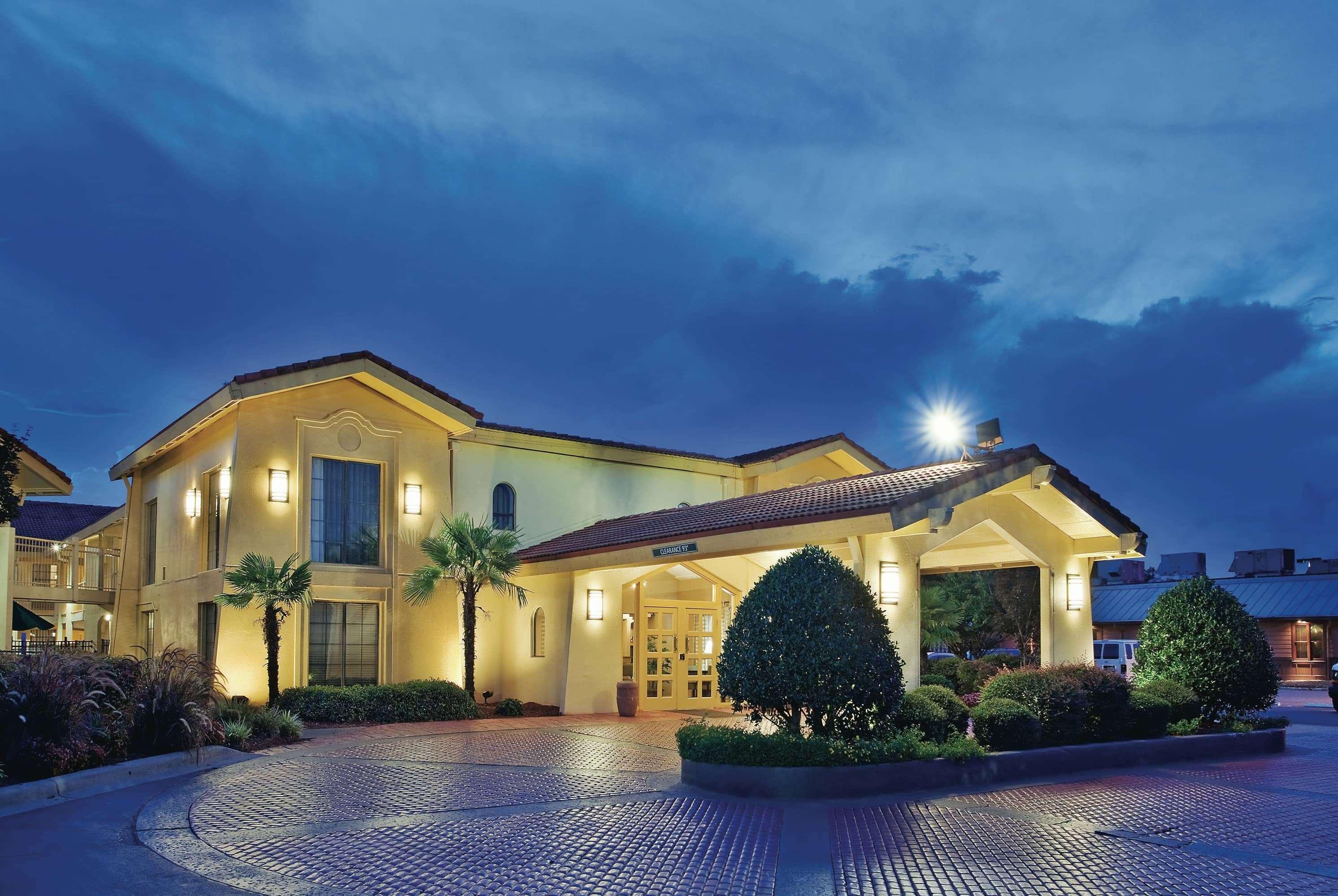 Howard Johnson By Wyndham Columbus Fort Moore Exteriér fotografie