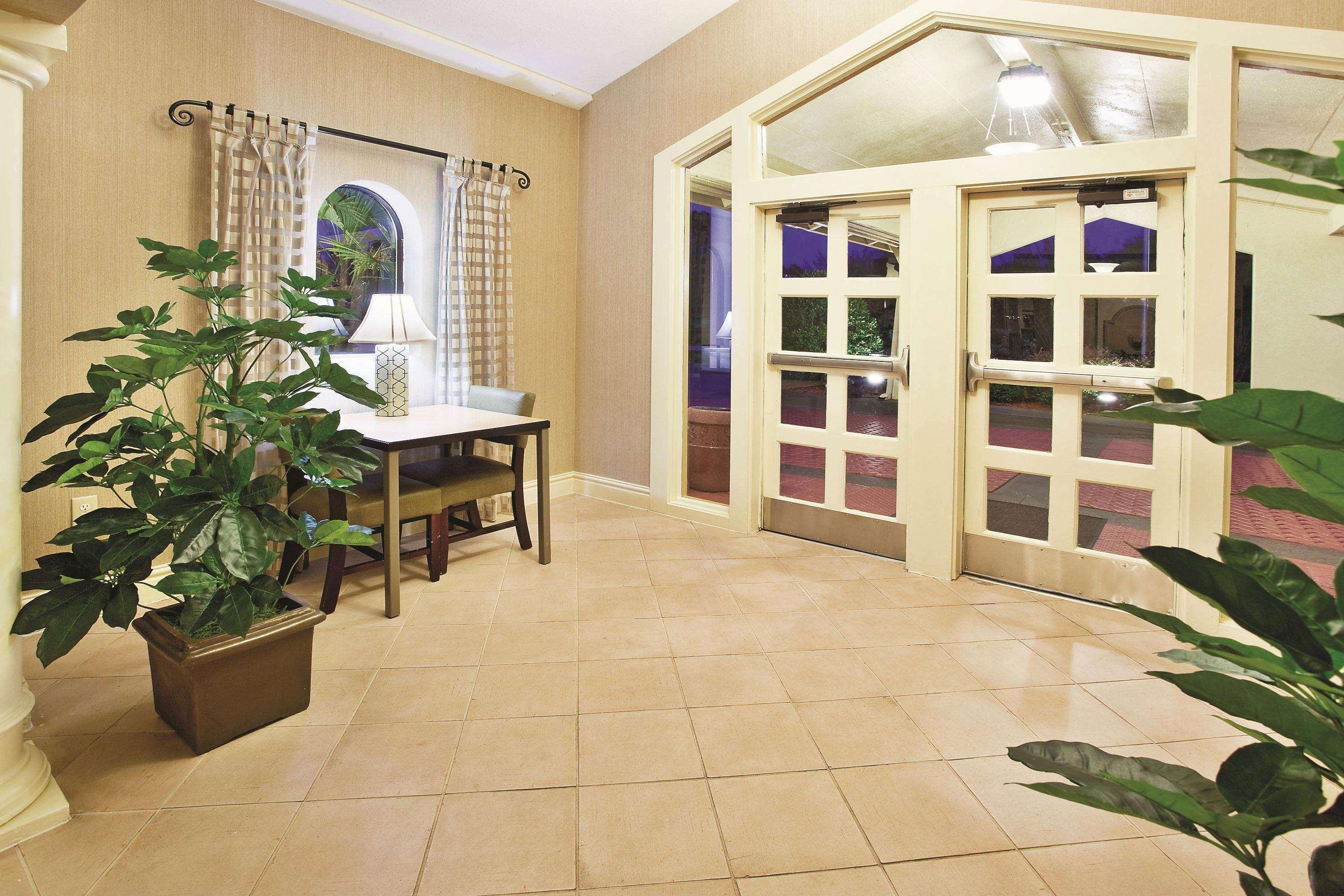 Howard Johnson By Wyndham Columbus Fort Moore Exteriér fotografie